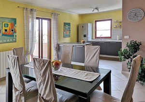 Holiday house with pool for 7 people in the medieval town of Bale