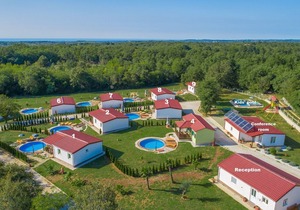 Holiday house with private pool No.4 in holiday park Jelovci