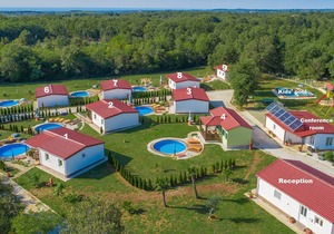 Holiday house with private pool for 6-8 persons in the holiday park Jelovci