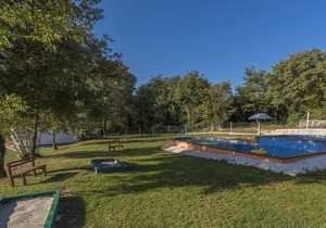 Holiday House with private pool for 6- 8 people in Holiday Park Jelovci