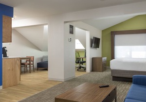 Holiday Inn Express Hotel & Suites White River Junction, an IHG Hotel