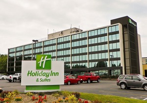 Holiday Inn and Suites Charleston West, an Ihg Hotel