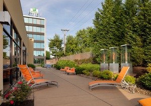 Holiday Inn and Suites Charleston West, an Ihg Hotel