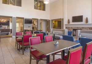 Holiday Inn Express Hotel & Suites White River Junction