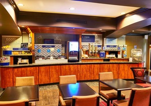 Holiday Inn Express and Suites Vineland Millville, an IHG Hotel