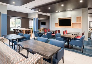 Holiday Inn Express Hotel & Suites Milton