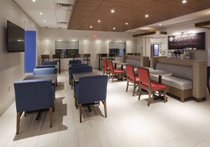 Holiday Inn Express Roseville-St. Paul, an IHG Hotel