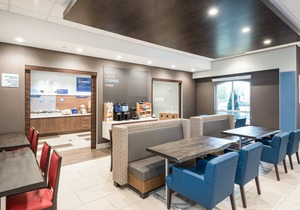Holiday Inn Express & Suites Milton, an IHG Hotel