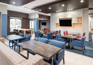 Holiday Inn Express & Suites Milton, an IHG Hotel