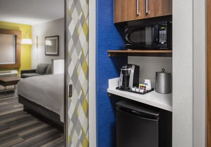 Holiday Inn Express & Suites Kelowna - East, an Ihg Hotel