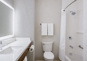 Holiday Inn Express & Suites Kelowna - East, an Ihg Hotel