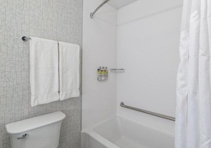 Holiday Inn Express & Suites Kelowna - East by IHG