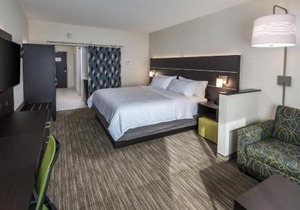Holiday Inn Express & Suites Kelowna - East by IHG