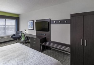 Holiday Inn Express & Suites Kelowna - East by IHG