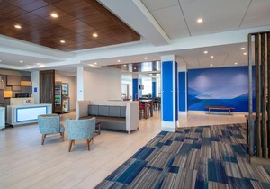 Holiday Inn Express & Suites Kelowna - East