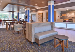 Holiday Inn Express & Suites Omaha Airport