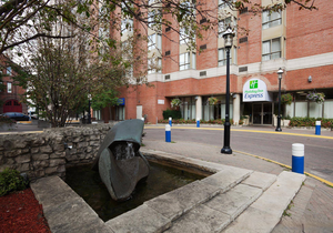 Holiday Inn Express Toronto Downtown, an Ihg Hotel
