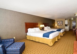 Holiday Inn Express Hotel & Suites Fort Atkinson