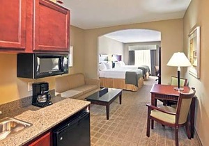 Holiday Inn Express Hotel & Suites Shawnee I-40, an IHG Hotel
