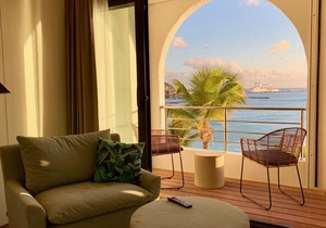 Holland House Beach Hotel