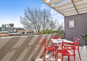 HOLT1 - Crows Nest -Holtermann Street