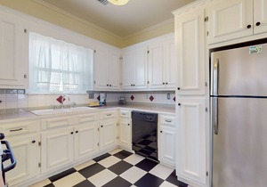 Home 2 Blocks from the Beach w/Small Porch, Washer/Dryer, A/C, 2 Bikes - Dogs OK
