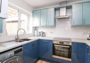 HOME WATERS, pet friendly, with a garden in Wyke Regis
