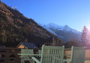 Homely 2 bed apartment in the heart of Chamonix with large terrace facing the Aguille du Midi