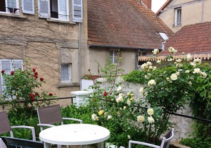 Homerez - Amazing appartement for 3 ppl. with garden at Néris-les-Bains