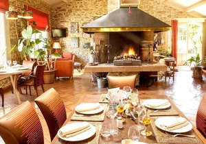 Homerez - Amazing studio for 2 ppl. with shared pool at Forcalquier