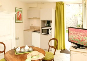 Homerez - Amazing studio for 2 ppl. with shared pool at Forcalquier