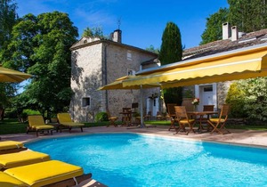 Homerez - Apartment for 2 pers. with shared pool in Forcalquier