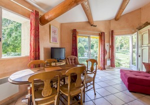 Homerez - Apartment for 2 pers. with shared pool in Forcalquier