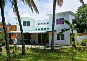 Homerez last minute deal - Spacious villa with swimming-pool