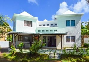 Homerez last minute deal - Spacious villa with swimming-pool