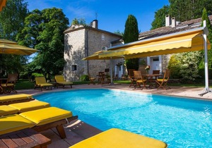 Homerez last minute deal - Amazing apartment with shared pool