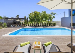 Homerez - Villa 4 km away from the beach for 6 ppl. with shared pool at Quelfes