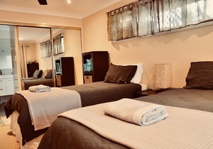 Homestay near by Bond University / Palmer golf course