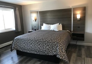 HomeTown Inn