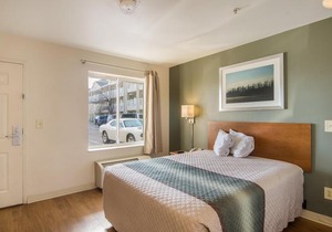 HomeTowne Studios by Red Roof Denver - Airport/Aurora