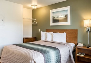 HomeTowne Studios by Red Roof Salem, OR