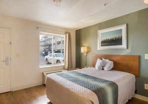 HomeTowne Studios by Red Roof Denver - Airport/Aurora