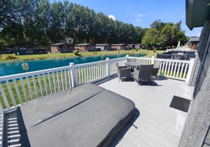 Honey Bee Lodge With Hot Tub
