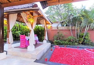 Honeymooner Villa in Kuta Near Airport