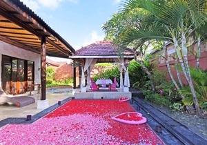 Honeymooner Villa in Kuta Near Airport