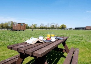 Honeysuckle Farm Hut 1 - Suffolk Farm Holidays