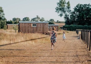 Honeysuckle Farm Hut 6 - Suffolk Farm Holidays