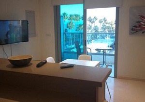 Horizon Luxury Suite at Finikoudes Beach 303