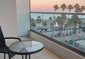 Horizon Luxury Suite at Finikoudes Beach 304