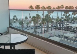 Horizon Luxury Suite at Finikoudes Beach 304